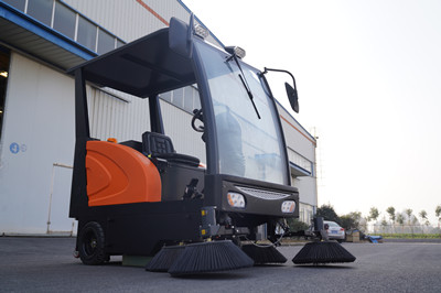  扫地机保养指南：延长设备寿命，提高工业场所清洁效率.jpg