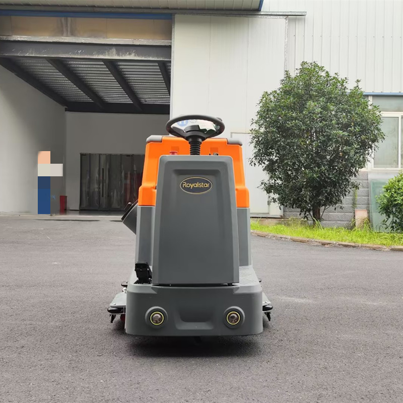 电动驾驶式洗地机在工厂的优势.jpg